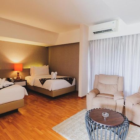 Hotel Suni Sentani - Managed By East Season Джаяпура Екстериор снимка