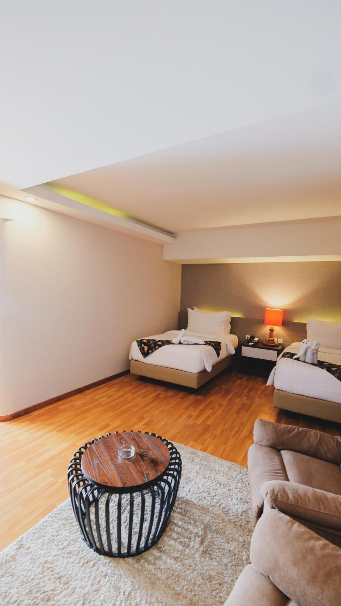 Hotel Suni Sentani - Managed By East Season Джаяпура Екстериор снимка