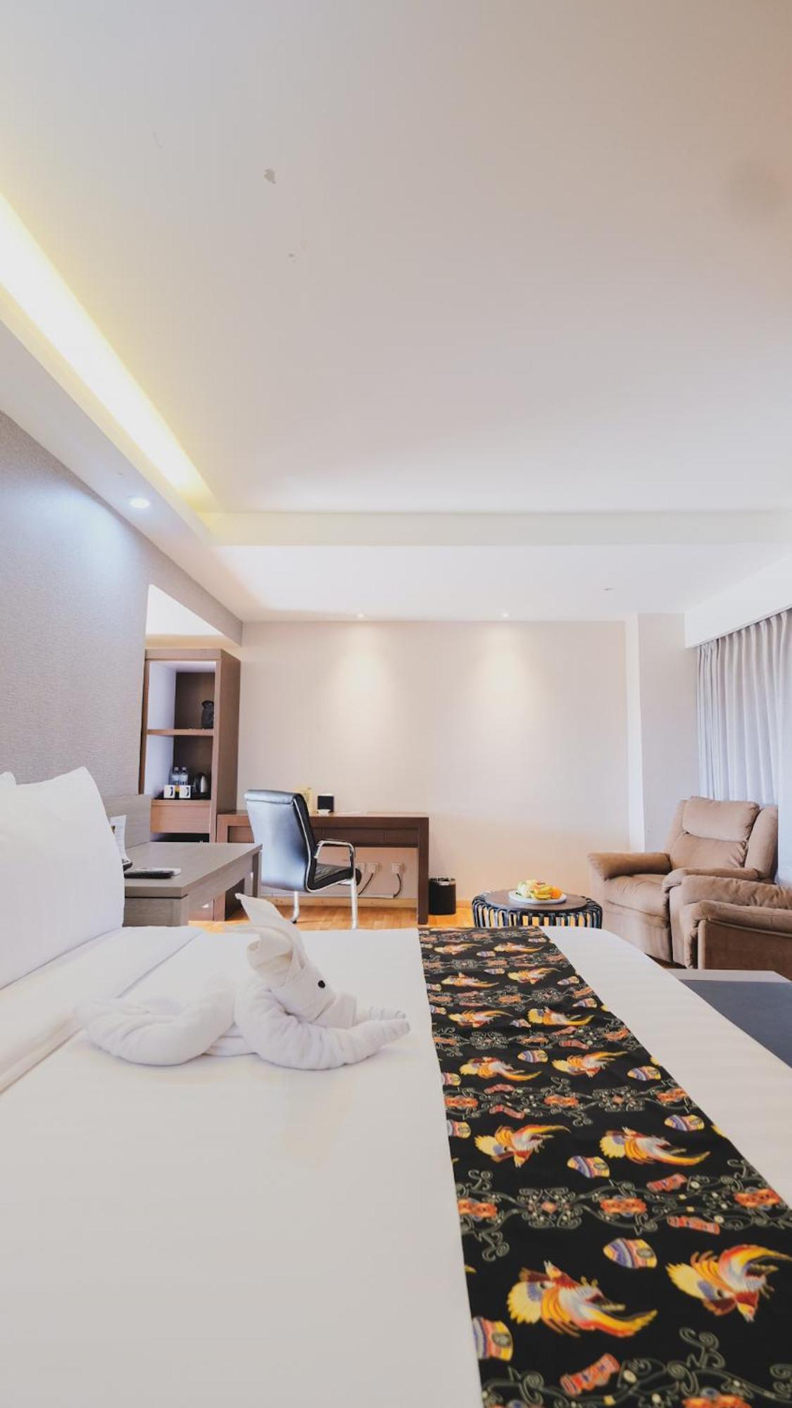 Hotel Suni Sentani - Managed By East Season Джаяпура Екстериор снимка