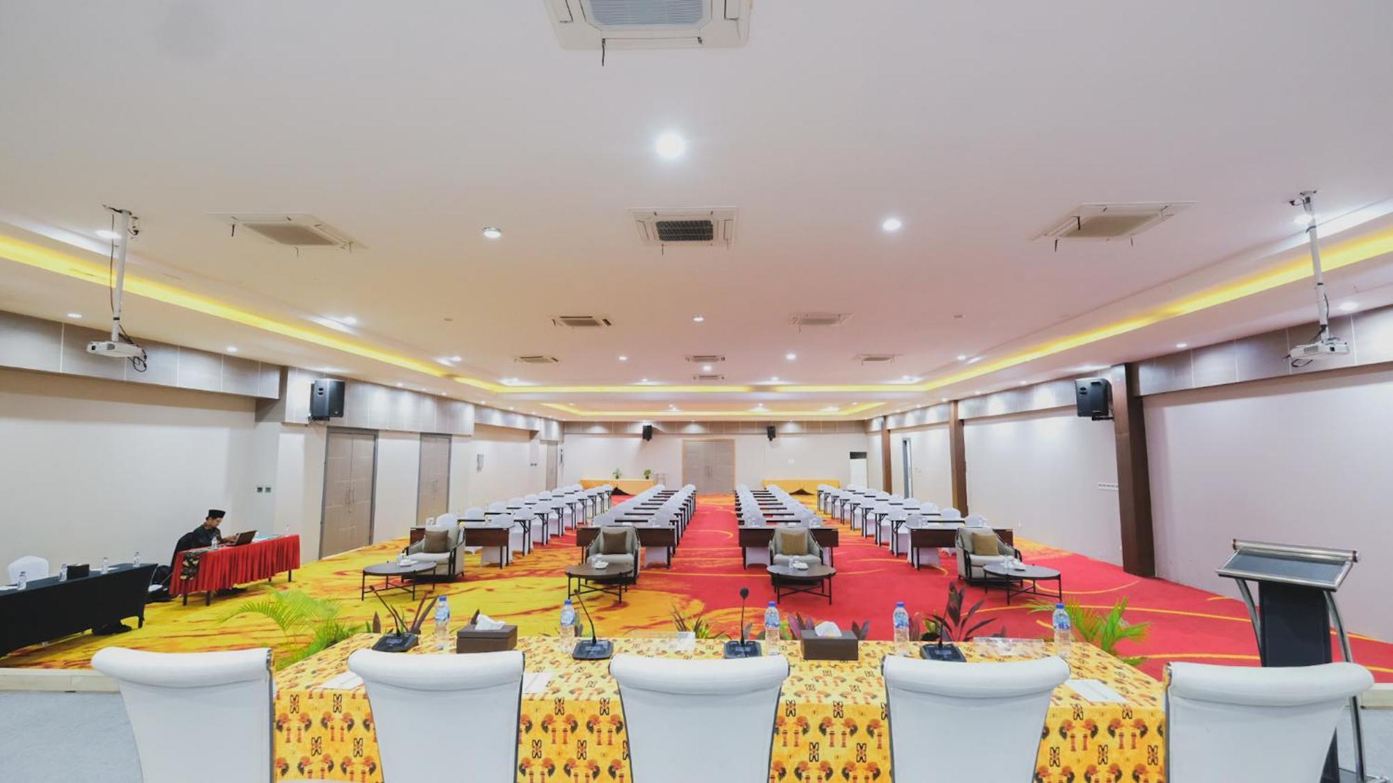 Hotel Suni Sentani - Managed By East Season Джаяпура Екстериор снимка