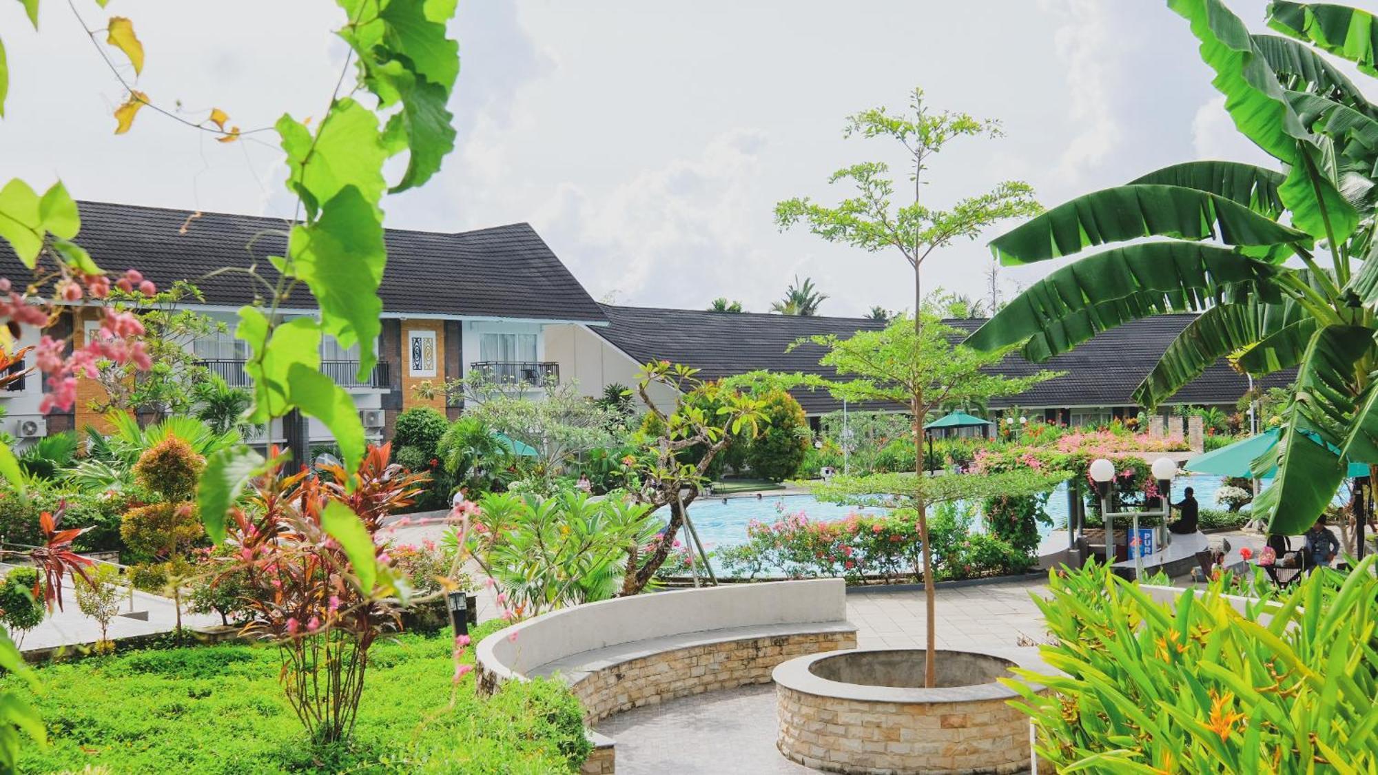 Hotel Suni Sentani - Managed By East Season Джаяпура Екстериор снимка