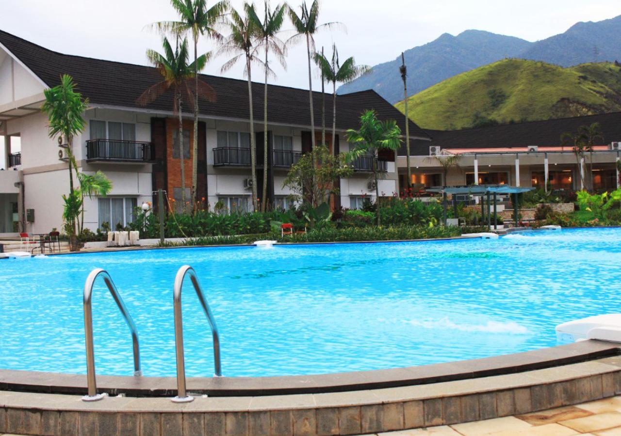 Hotel Suni Sentani - Managed By East Season Джаяпура Екстериор снимка
