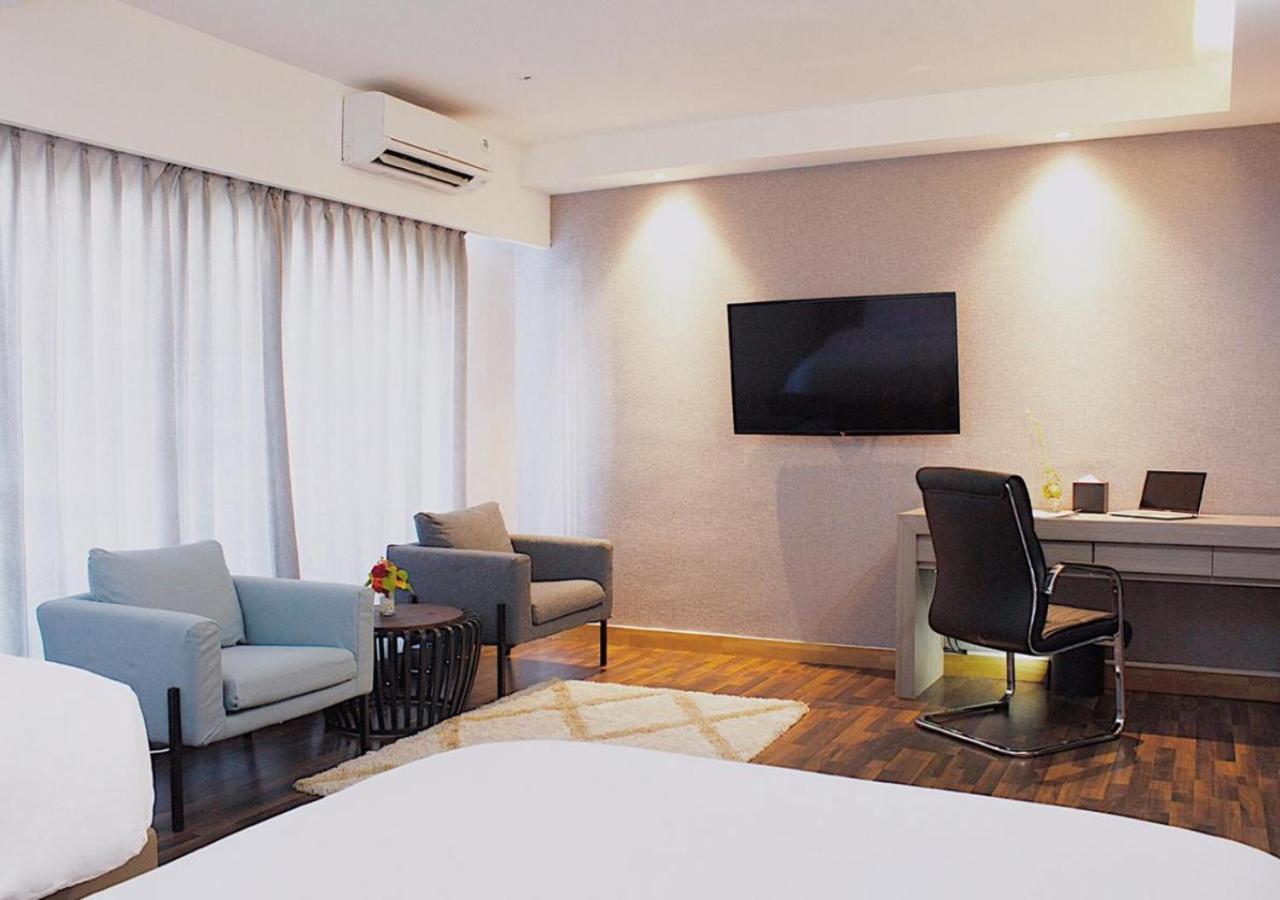 Hotel Suni Sentani - Managed By East Season Джаяпура Екстериор снимка