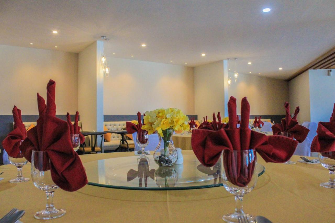 Hotel Suni Sentani - Managed By East Season Джаяпура Екстериор снимка